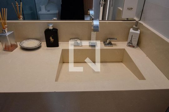 Banheiro  de apartamento para alugar com 3 quartos, 186m² em Recreio dos Bandeirantes, Rio de Janeiro