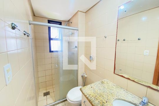 Banheiro da Suíte de apartamento para alugar com 3 quartos, 106m² em Horto Florestal, Salvador