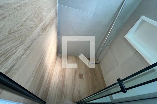 Banheiro de kitnet/studio para alugar com 1 quarto, 28m² em Jardim Lisboa, São Paulo