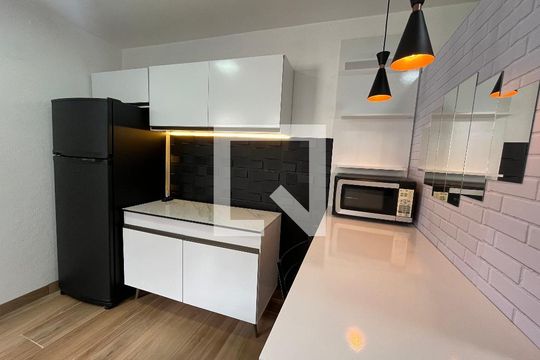 Cozinha de kitnet/studio para alugar com 1 quarto, 28m² em Jardim Lisboa, São Paulo