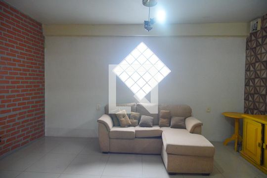 Casa para alugar com 2 quartos, 160m² em Rondônia, Novo Hamburgo