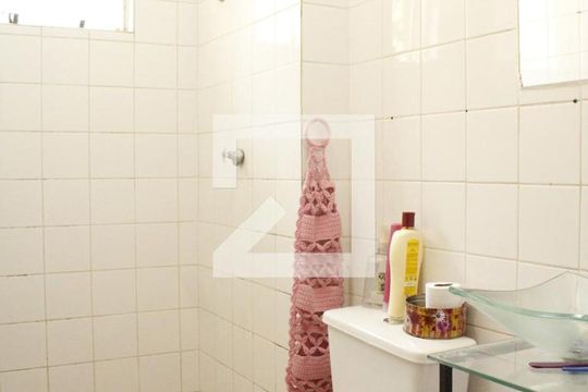 Banheiro Social de apartamento à venda com 2 quartos, 48m² em Chácaras Califórnia, Contagem