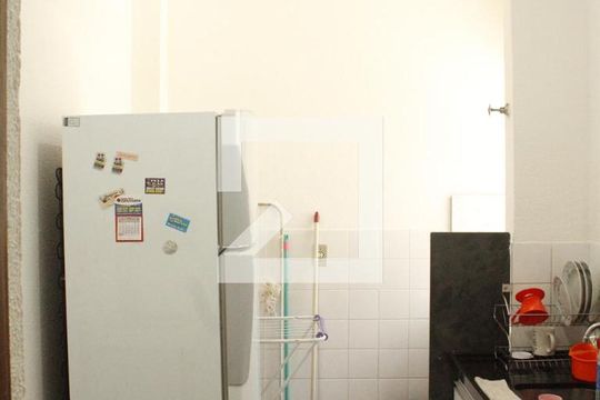 Cozinha de apartamento à venda com 2 quartos, 48m² em Chácaras Califórnia, Contagem