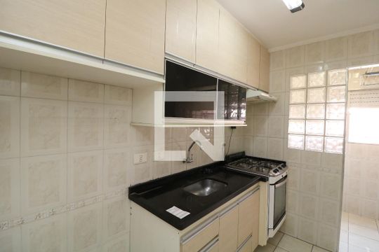Cozinha de apartamento para alugar com 2 quartos, 55m² em Jardim Colonial, São Paulo