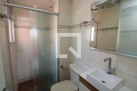 Banheiro de apartamento para alugar com 2 quartos, 55m² em Jardim Colonial, São Paulo