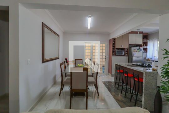Sala de casa de condomínio à venda com 3 quartos, 173m² em Chácara São Francisco, Jundiaí