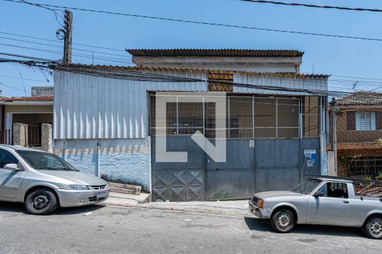 Fachada de casa à venda com 3 quartos, 600m² em Vila Fachini, São Paulo