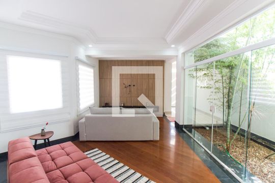 Casa de Condomínio à venda com 5 quartos, 550m² em Barro Branco (zona Norte), São Paulo