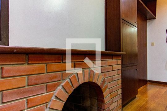 Lareira de casa para alugar com 3 quartos, 378m² em Igara, Canoas