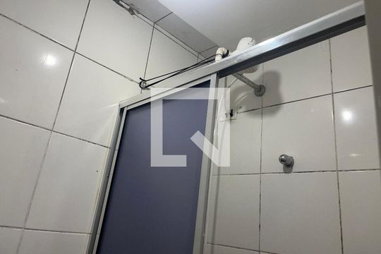 Kitnet banheiro de kitnet/studio para alugar com 0 quarto, 18m² em Vila Clementino, São Paulo