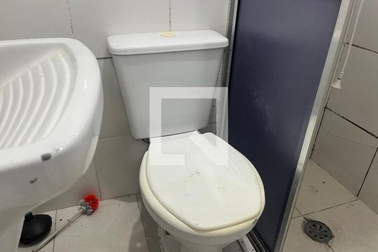 Kitnet banheiro de kitnet/studio para alugar com 0 quarto, 18m² em Vila Clementino, São Paulo