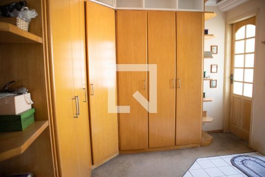 Closet de casa à venda com 3 quartos, 340m² em Barro Branco (zona Norte), São Paulo