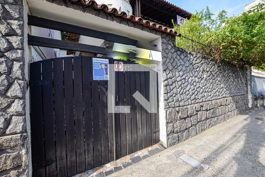 Entrada de casa à venda com 5 quartos, 120m² em Santa Rosa, Niterói