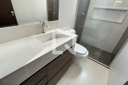 Banheiro Suite de apartamento para alugar com 2 quartos, 90m² em Alto da Glória, Goiânia