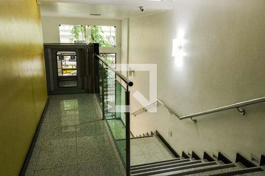 Hall de entrada de apartamento à venda com 2 quartos, 100m² em Copacabana, Rio de Janeiro