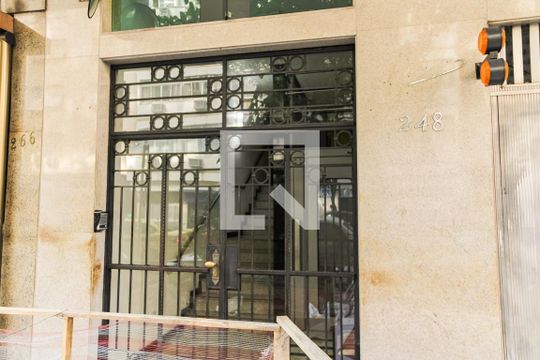 Entrada de apartamento à venda com 2 quartos, 100m² em Copacabana, Rio de Janeiro