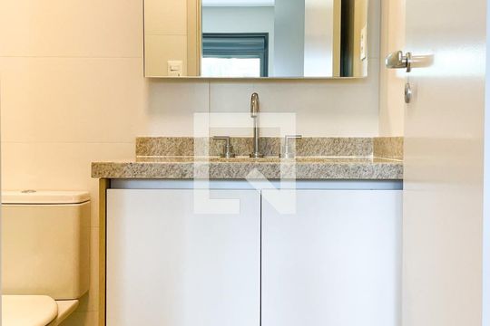Banheiro de apartamento à venda com 2 quartos, 70m² em Jardim America, São Paulo