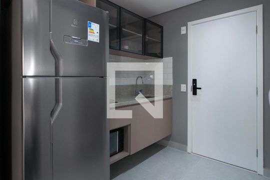 Cozinha de kitnet/studio à venda com 1 quarto, 26m² em Campo Belo, São Paulo