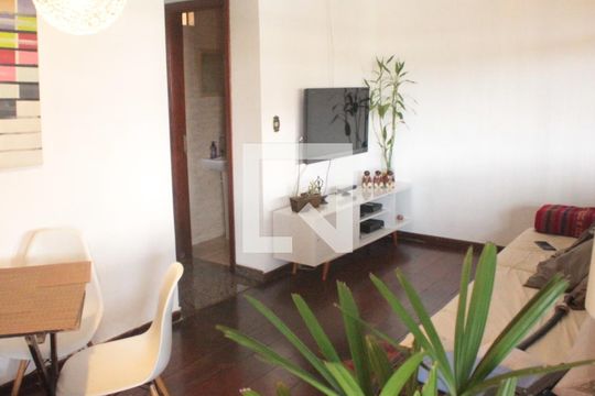 Sala de casa à venda com 3 quartos, 104m² em Jardim Monte Kemel, São Paulo