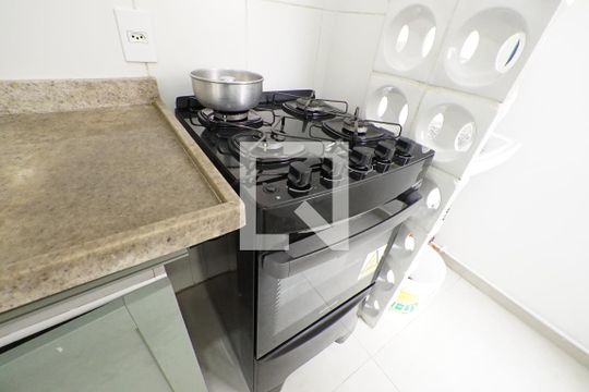 Cozinha de apartamento para alugar com 2 quartos, 39m² em Liberdade, São Paulo