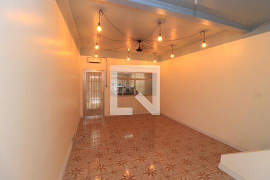 Casa à venda com 2 quartos, 143m² em Vila Carrão, São Paulo