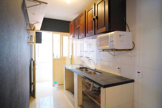 Cozinha de apartamento à venda com 1 quarto, 62m² em Jardim do Salso, Porto Alegre