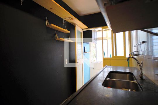 Cozinha de apartamento à venda com 1 quarto, 62m² em Jardim do Salso, Porto Alegre