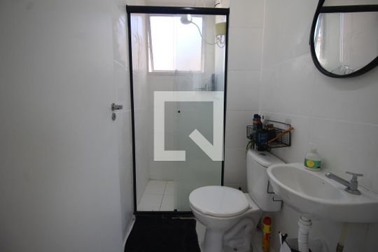 Banheiro de apartamento à venda com 2 quartos, 42m² em Rio Branco, Canoas