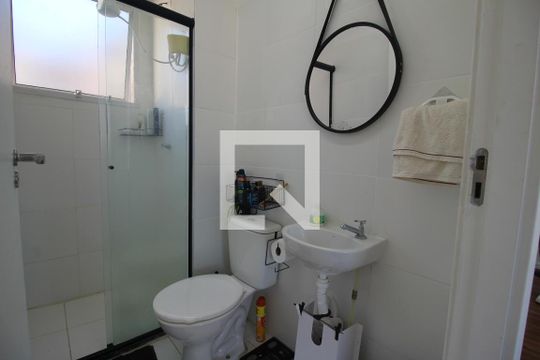 Banheiro de apartamento à venda com 2 quartos, 42m² em Rio Branco, Canoas