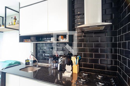 Cozinha de apartamento para alugar com 1 quarto, 26m² em Vila Guarani (z Sul), São Paulo