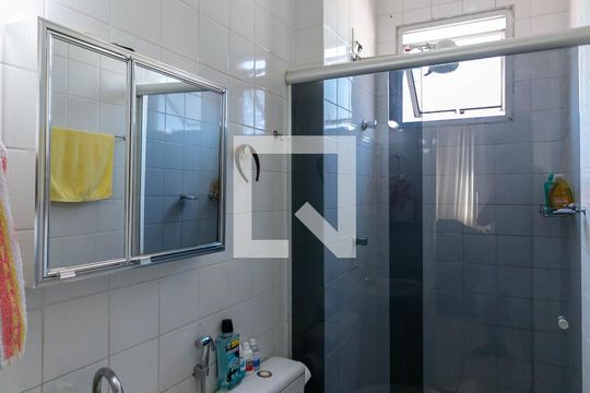 Banheiro Social de apartamento para alugar com 2 quartos, 51m² em Padre Eustáquio, Belo Horizonte