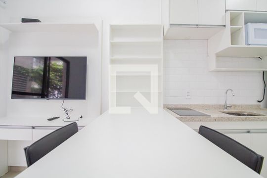 Cozinha  de kitnet/studio para alugar com 1 quarto, 27m² em Pinheiros, São Paulo