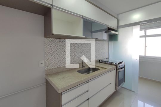 Cozinha de apartamento para alugar com 2 quartos, 51m² em Vila Satúrnia, Campinas
