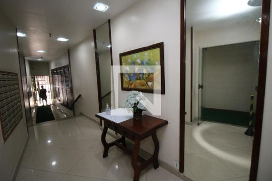 Portaria de apartamento para alugar com 2 quartos, 80m² em Ramos, Rio de Janeiro