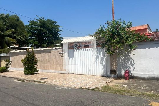Fachada de casa à venda com 4 quartos, 385m² em Anil, Rio de Janeiro