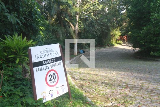 Sinalização na Via de casa de condomínio à venda com 4 quartos, 308m² em Pendotiba, Niterói