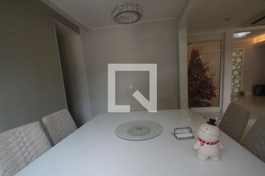 Sala  de casa de condomínio à venda com 4 quartos, 308m² em Pendotiba, Niterói