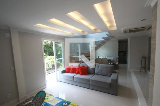 Sala de casa de condomínio à venda com 4 quartos, 308m² em Pendotiba, Niterói
