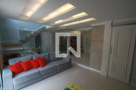Sala de casa de condomínio à venda com 4 quartos, 308m² em Pendotiba, Niterói