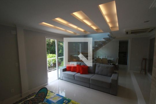 Sala de casa de condomínio à venda com 4 quartos, 308m² em Pendotiba, Niterói