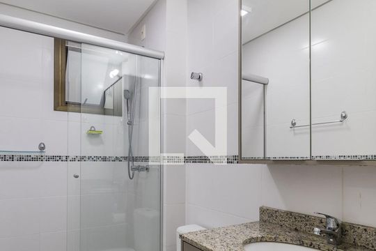 Banheiro de apartamento à venda com 1 quarto, 60m² em Cristo Redentor, Porto Alegre