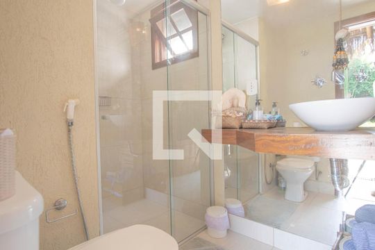 Banheiro da piscina de casa para alugar com 4 quartos, 310m² em Recanto da Lagoa, Lagoa Santa