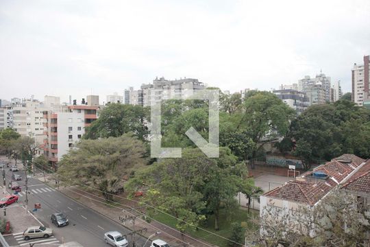 Quarto 2 Vista de apartamento para alugar com 2 quartos, 82m² em Rio Branco, Porto Alegre