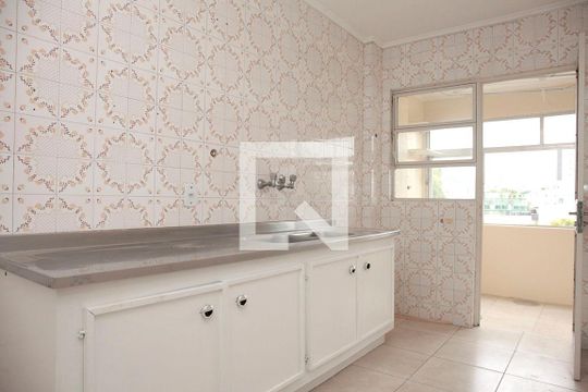 Cozinha + Área de Serviço de apartamento para alugar com 2 quartos, 82m² em Rio Branco, Porto Alegre
