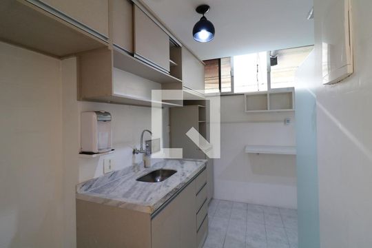 Cozinha de apartamento para alugar com 2 quartos, 57m² em Moneró, Rio de Janeiro
