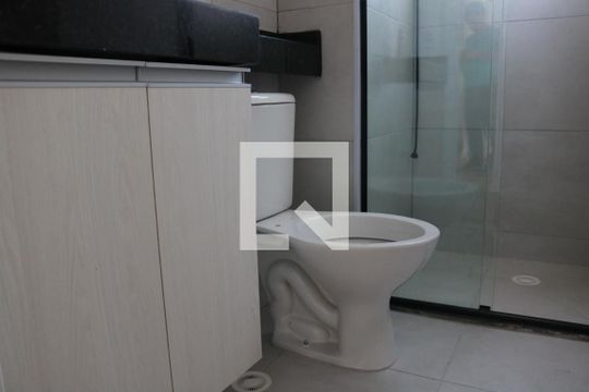 Banheiro de apartamento para alugar com 2 quartos, 41m² em Várzea da Barra Funda, São Paulo