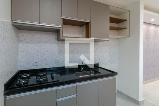Cozinha e Área de Serviço de apartamento para alugar com 2 quartos, 43m² em Estoril, Belo Horizonte