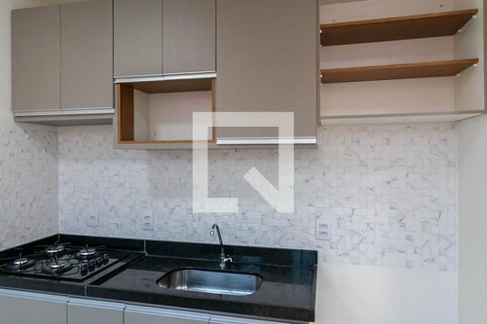 Cozinha e Área de Serviço de apartamento para alugar com 2 quartos, 43m² em Estoril, Belo Horizonte
