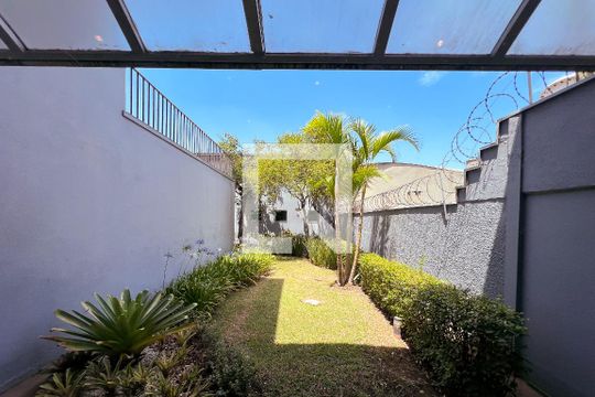 Vista  de casa à venda com 5 quartos, 385m² em Indianópolis, São Paulo
