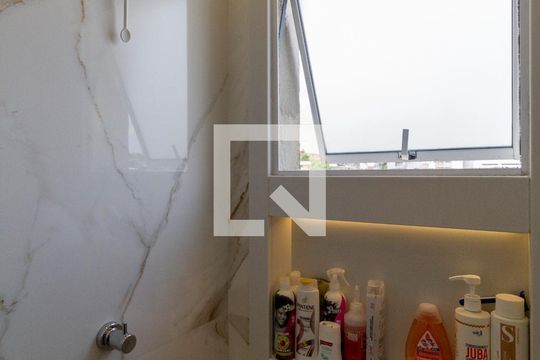 Banheiro de apartamento à venda com 2 quartos, 56m² em Jardim Matarazzo, São Paulo
